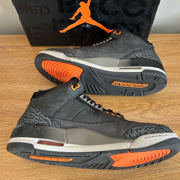 Nike Air Jordan 3 Retro Fear 2023 - Mens
Size 10 - Total Orange Black - Picture 4 of 7